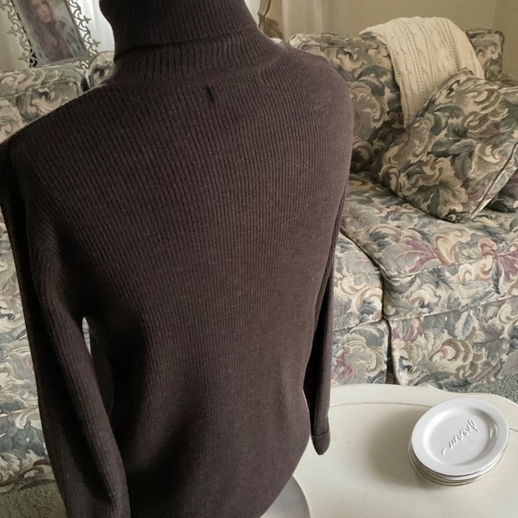 Sarah Spencer Brown Turtleneck Sweater, Size L - Picture 4 of 4